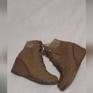 R2 boots for women size 9.5